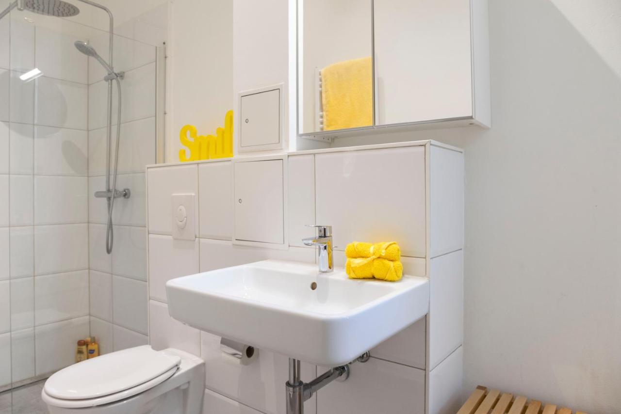 Lr Renovated +ac+rain Shower+wooden Floorboards Apartamento