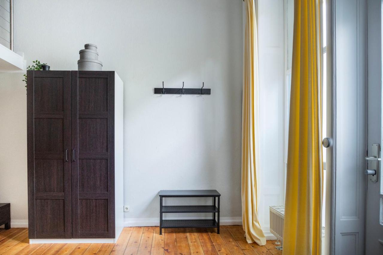 Lr Renovated +ac+rain Shower+wooden Floorboards Apartamento Berlim